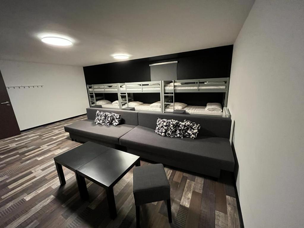LES MAISONS SOLAIRES 4 Gîtes pour 8 à 16 pers Contact O6614O9II9 Griesheim-près-Molsheim Chambre photo